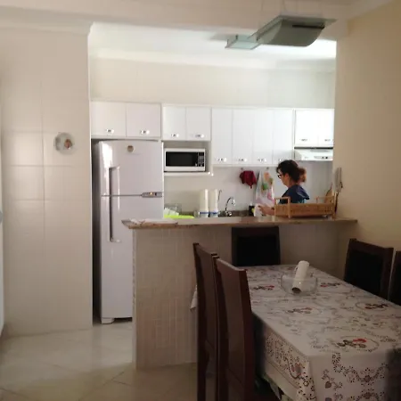 Aluga-se Apto 2 Quartos, sendo 1 suíte, 3 Ar cond. Mobília completa - Praia Grande Ubatuba/SP-2